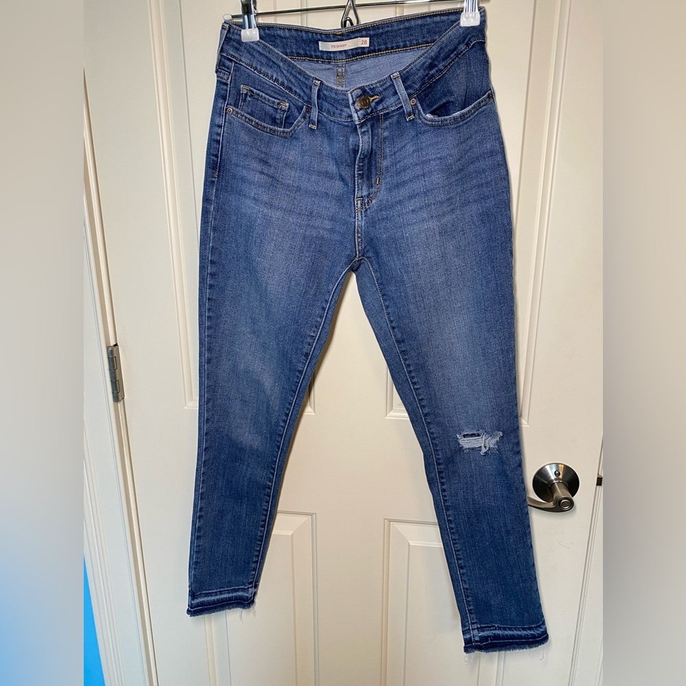 Levi’s/   711 skinny women's jeans/ size 28/ mid-rise/ 5 pockets
